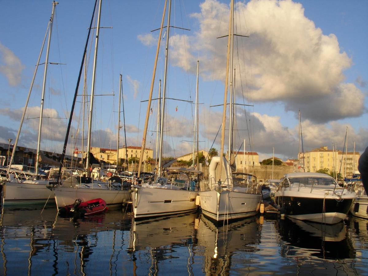 Saint-Raphaël "Ausoleil" 2 Pieces Cosy Ensoleille, Tout A Pied, 50 M Du Vieux Port מראה חיצוני תמונה